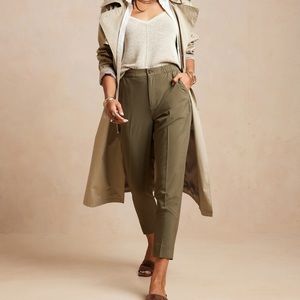 NWT AIRSTRETCH TAPER PANT size small color vegan (olive/army) banana republic